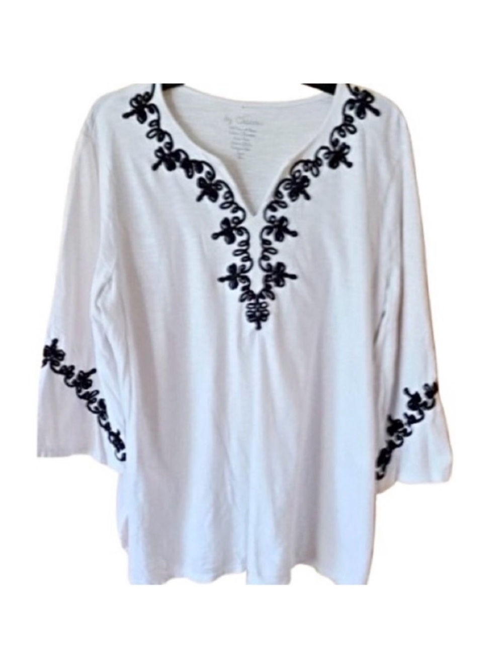 CHICO'S WHITE & BLACK EMBROIDERED TUNIC. Size: 2 Chico's Sizing